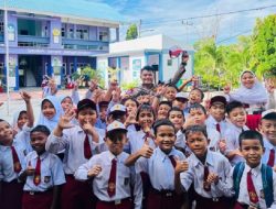 Karimun Segera Bagikan 8.766 Seragam Gratis Merah Putih dan Pramuka untuk Pelajar SD