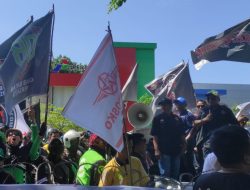 Ratusan Ojol Batam Demo di Kantor Gubernur Kepri, Desak Penerapan SK Tarif Dasar
