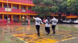 Upacara Hari Guru di SMKN 2 Batam Berlangsung Haru di Bawah Hujan Lebat