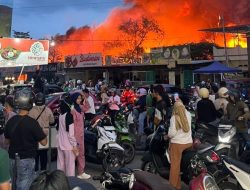 Kebakaran Hebat di Pasar Mega Legenda Batam, Api Diduga Berasal dari Tumpukan Palet
