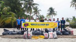 Sambut World Cleanup Day 2026, Riahi Villas by Swiss-Belhotel Batam Bersihkan Pantai Nirup Island